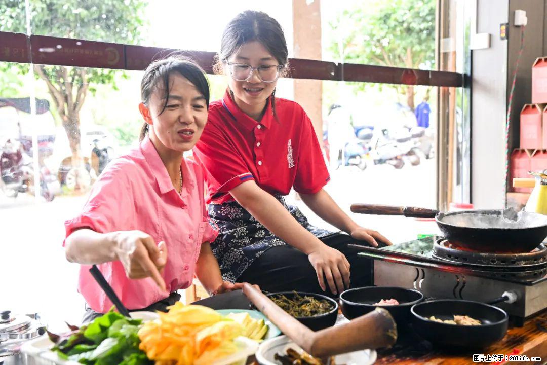全网追的“扁担女孩”,找了一份暑假工,时薪12元 - 衡水生活资讯 - 衡水28生活网 hs.28life.com