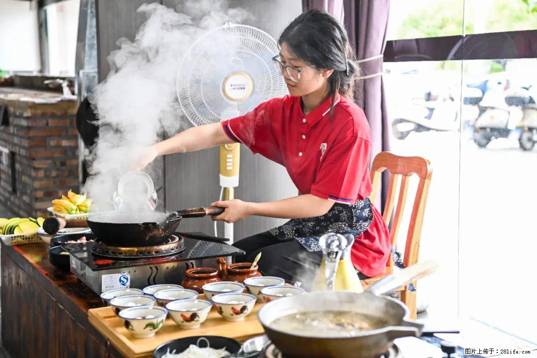 全网追的“扁担女孩”,找了一份暑假工,时薪12元 - 衡水生活资讯 - 衡水28生活网 hs.28life.com